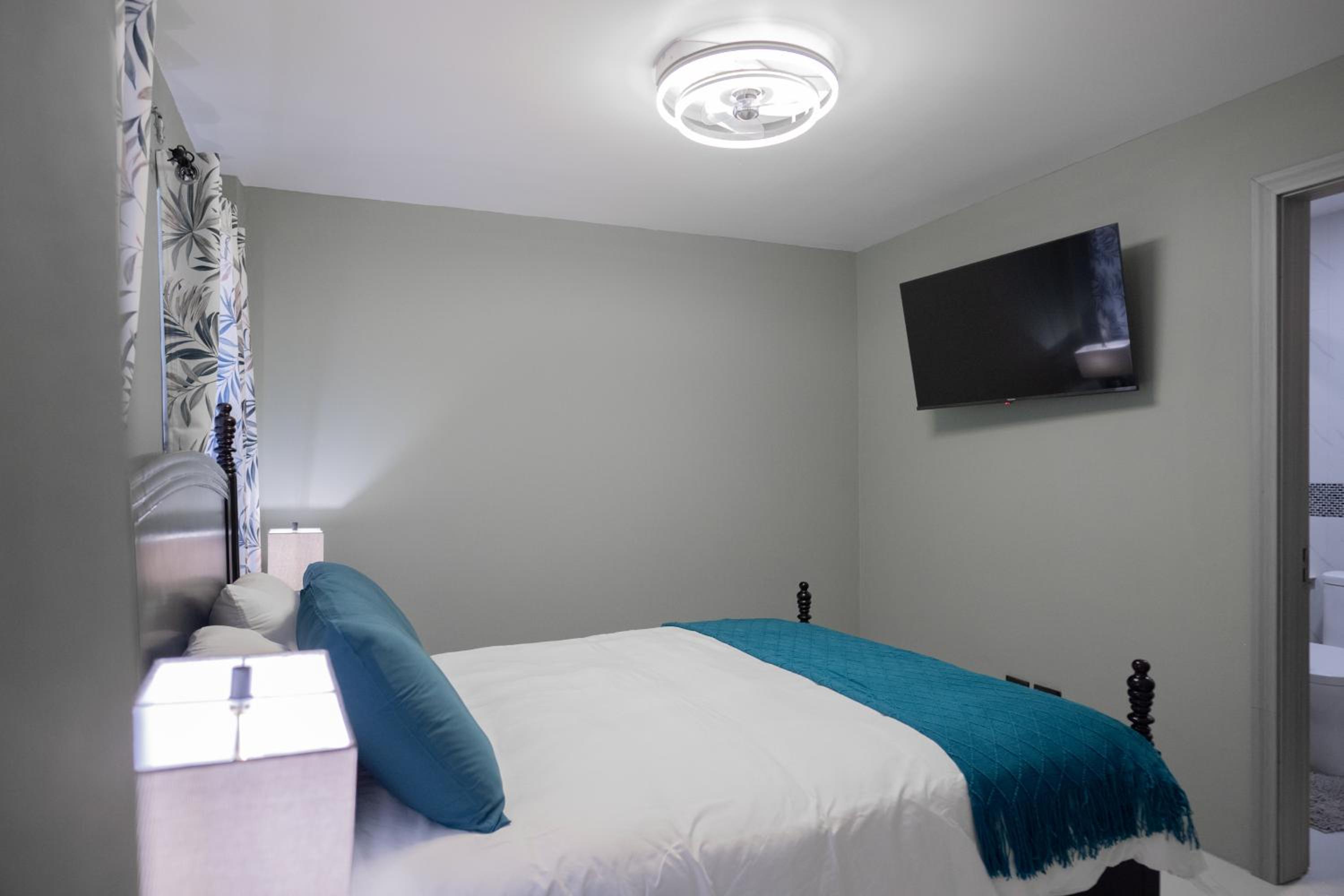 LeLuxe Cedar Valley Suite B