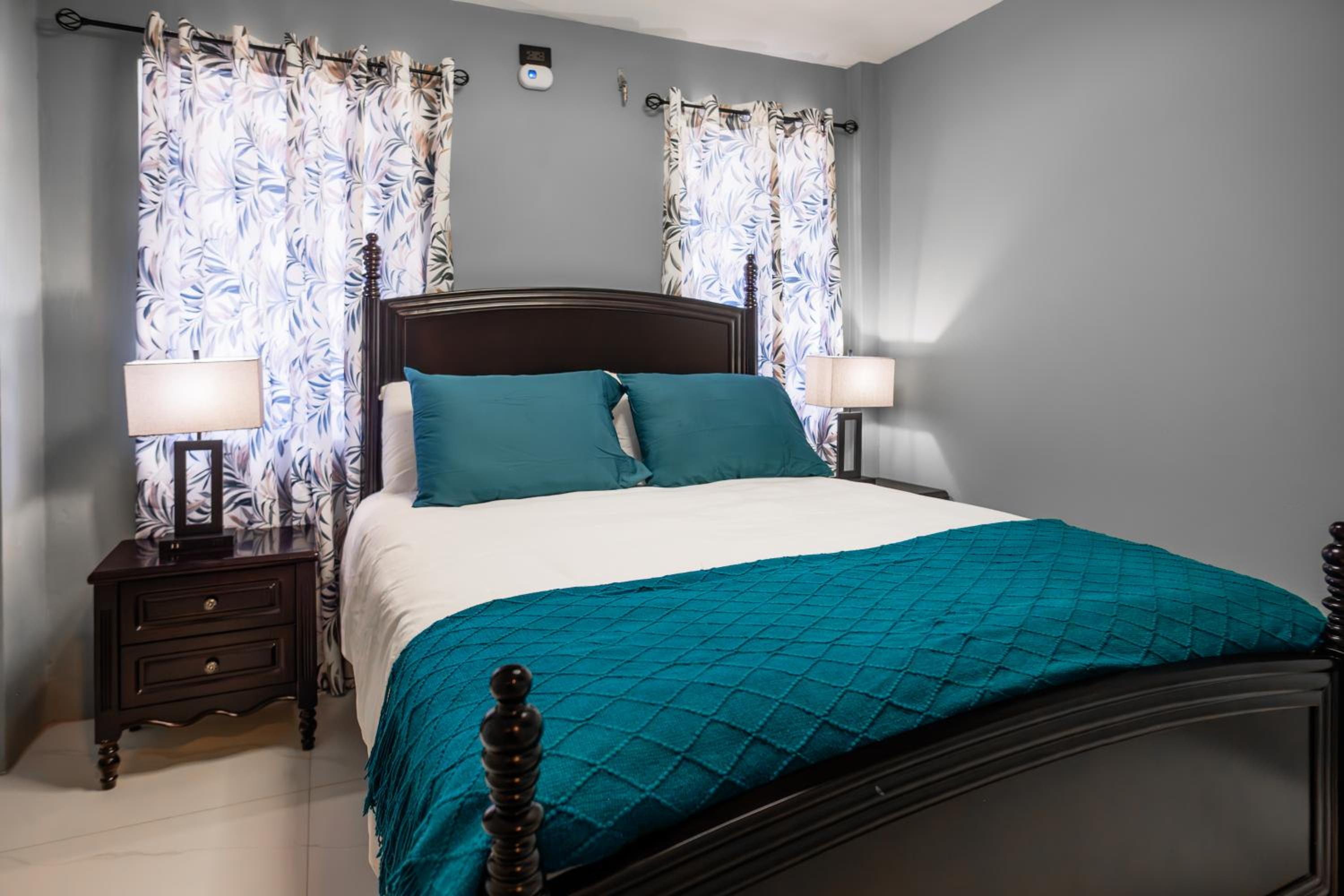 LeLuxe Cedar Valley Suite B