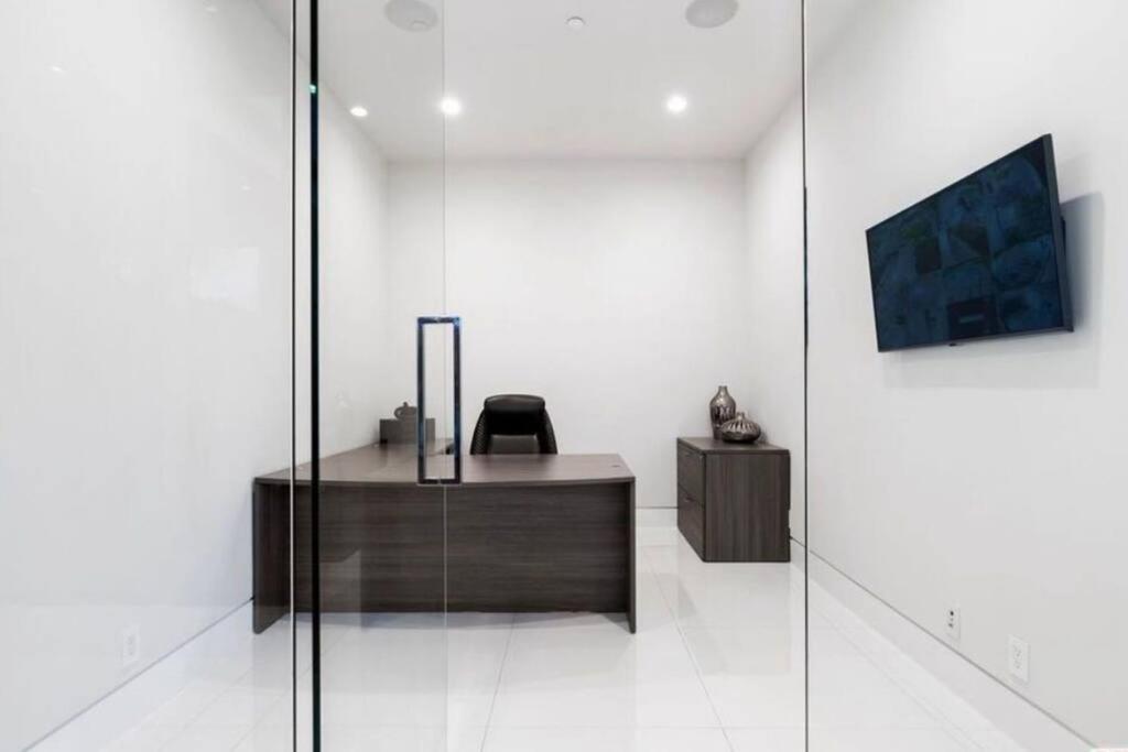 Los Angeles Vacations - Woodland Hills Modern Dribble Den - Property Image 21