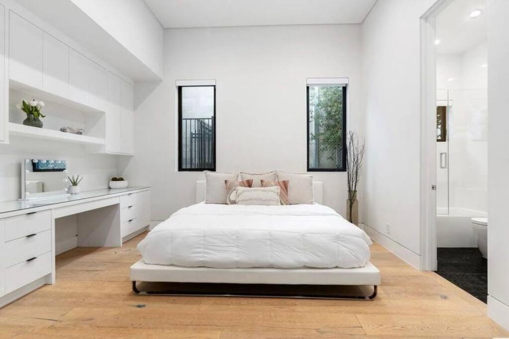 Los Angeles Vacations - Woodland Hills Modern Dribble Den - Property Image 22