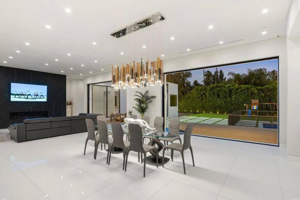 Los Angeles Vacations - Woodland Hills Modern Dribble Den - Property Image 23