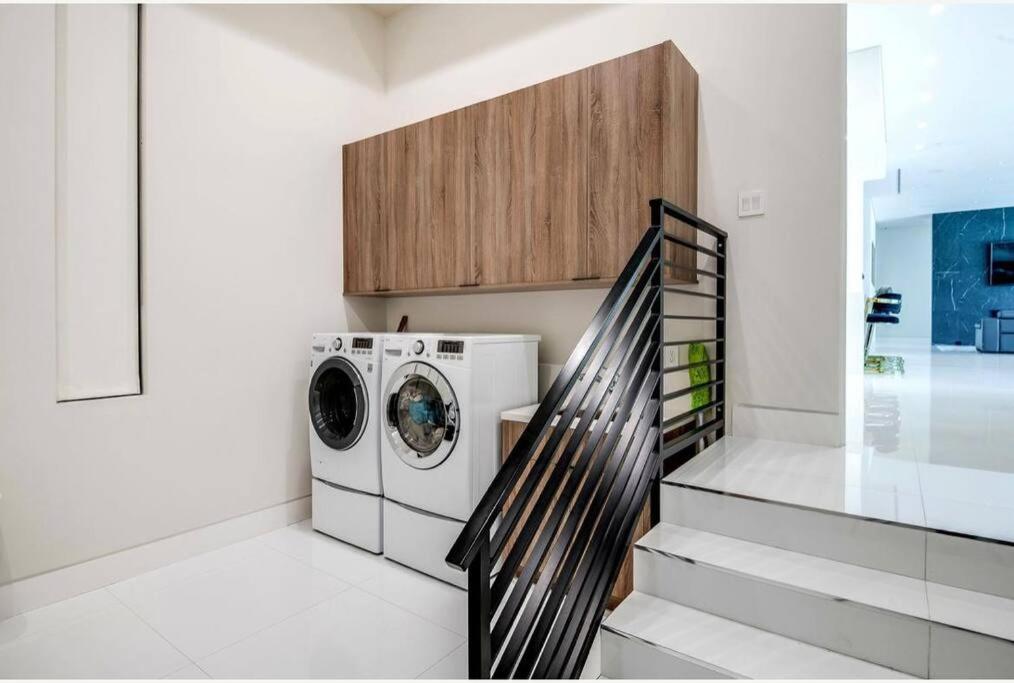 Los Angeles Vacations - Woodland Hills Modern Dribble Den - Property Image 26
