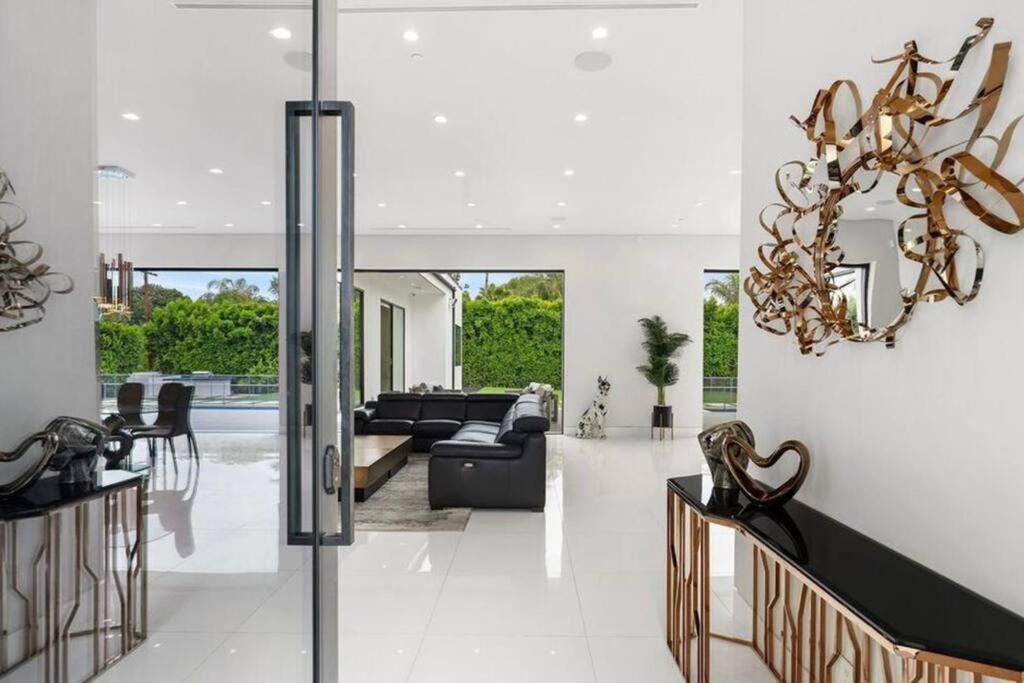 Los Angeles Vacations - Woodland Hills Modern Dribble Den - Property Image 27