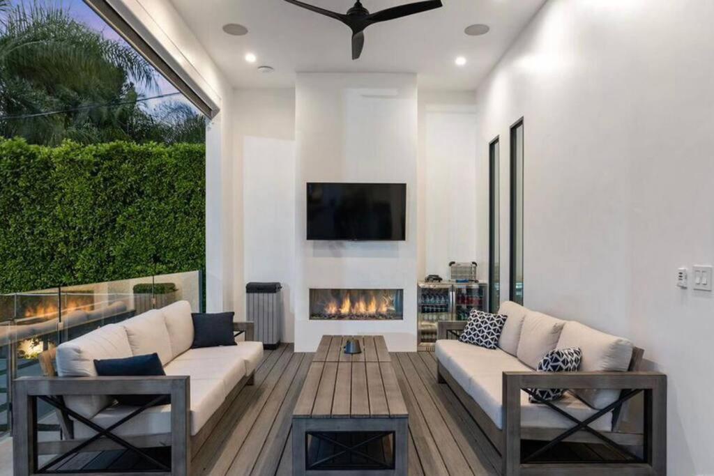 Los Angeles Vacations - Woodland Hills Modern Dribble Den - Property Image 30