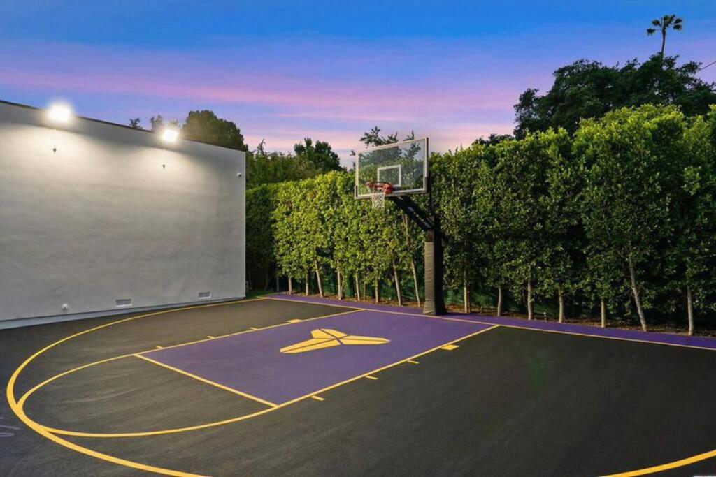Los Angeles Vacations - Woodland Hills Modern Dribble Den - Property Image 31