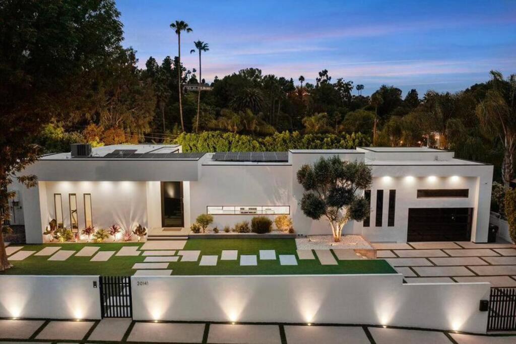 Los Angeles Vacations - Woodland Hills Modern Dribble Den - Property Image 32