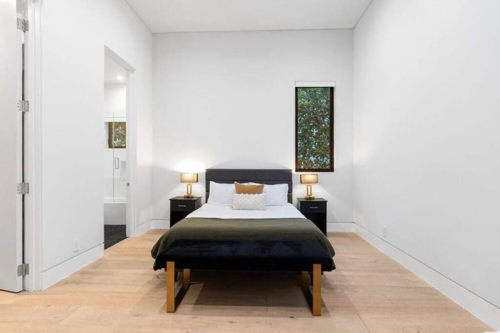 Los Angeles Vacations - Woodland Hills Modern Dribble Den - Property Image 35