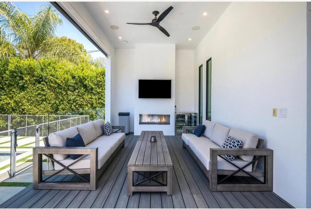 Los Angeles Vacations - Woodland Hills Modern Dribble Den - Property Image 4