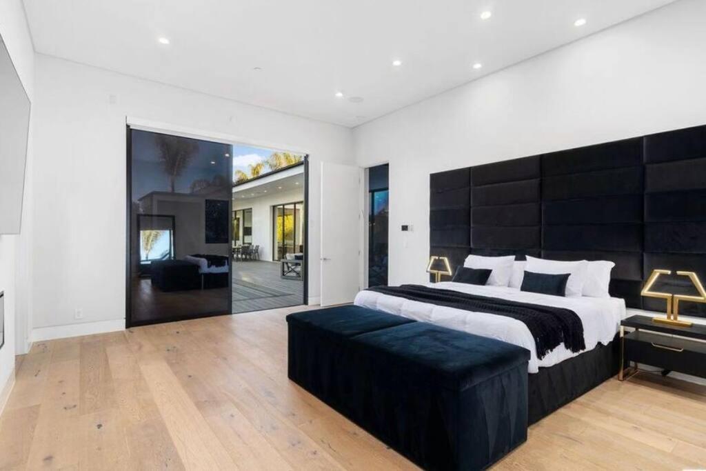 Los Angeles Vacations - Woodland Hills Modern Dribble Den - Property Image 6