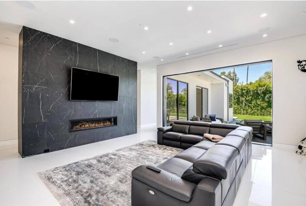 Los Angeles Vacations - Woodland Hills Modern Dribble Den - Property Image 7