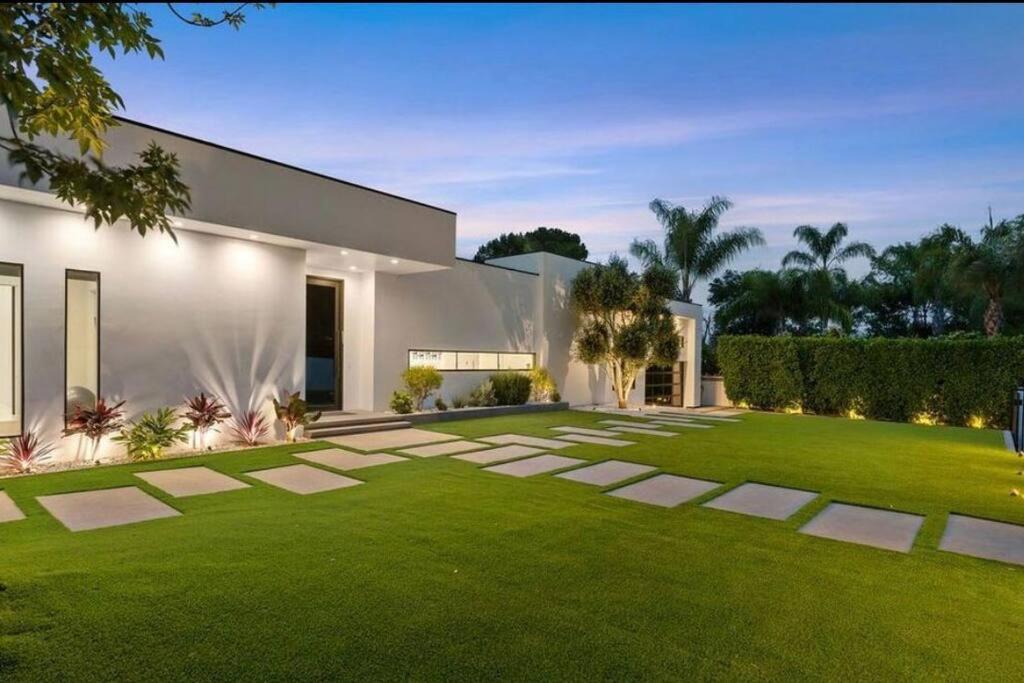 Los Angeles Vacations - Woodland Hills Modern Dribble Den - Property Image 8