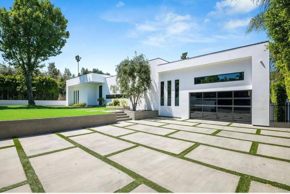 Los Angeles Vacations - Woodland Hills Modern Dribble Den - Property Image 9