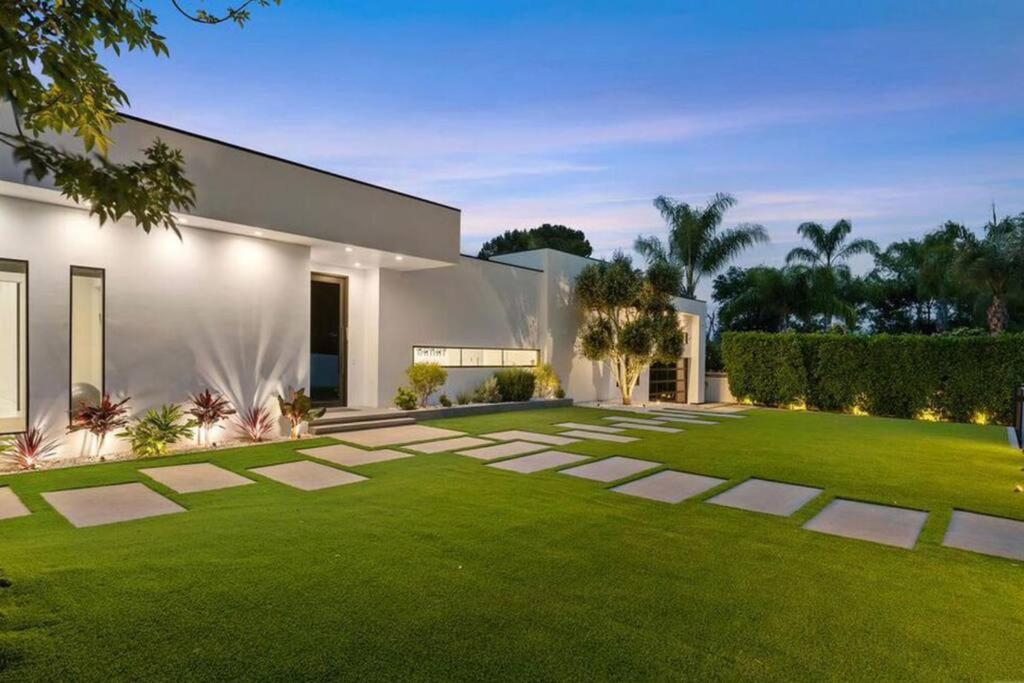 Los Angeles Vacations - Woodland Hills Modern Dribble Den - Property Image 12