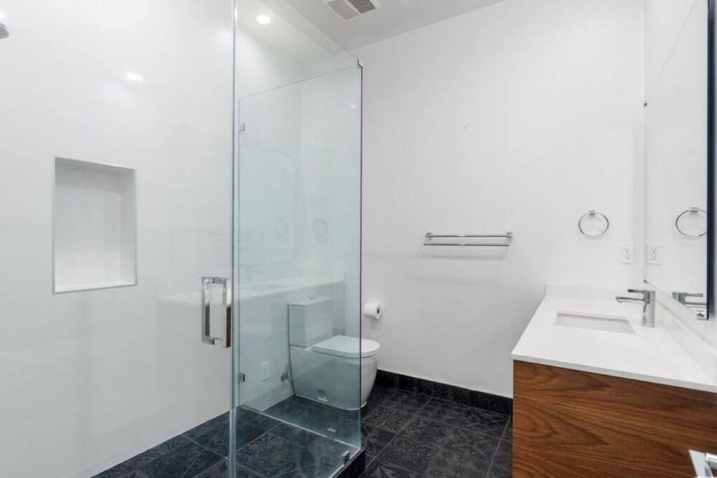 Los Angeles Vacations - Woodland Hills Modern Dribble Den - Property Image 13