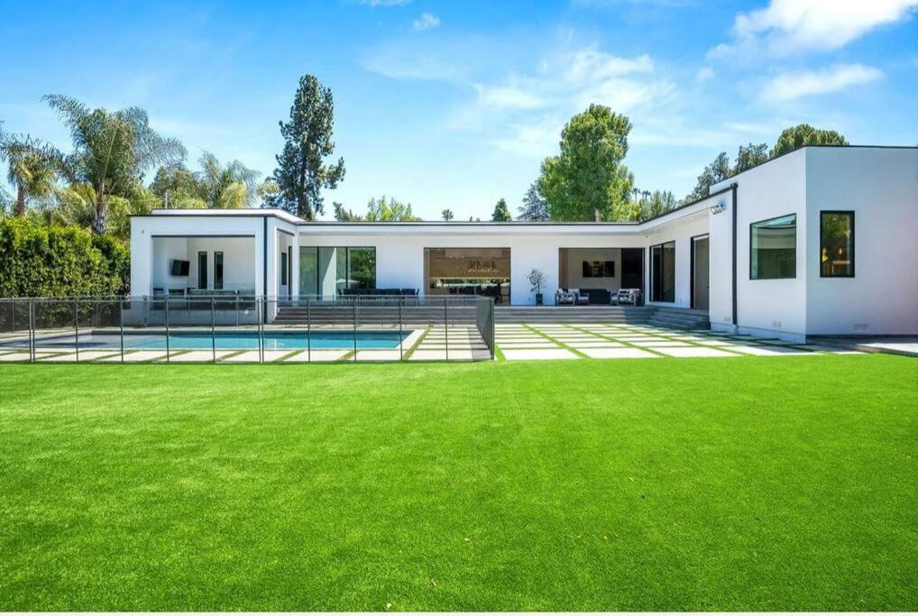 Los Angeles Vacations - Woodland Hills Modern Dribble Den - Property Image 14