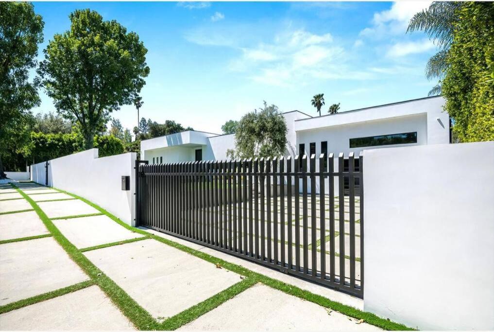 Los Angeles Vacations - Woodland Hills Modern Dribble Den - Property Image 16