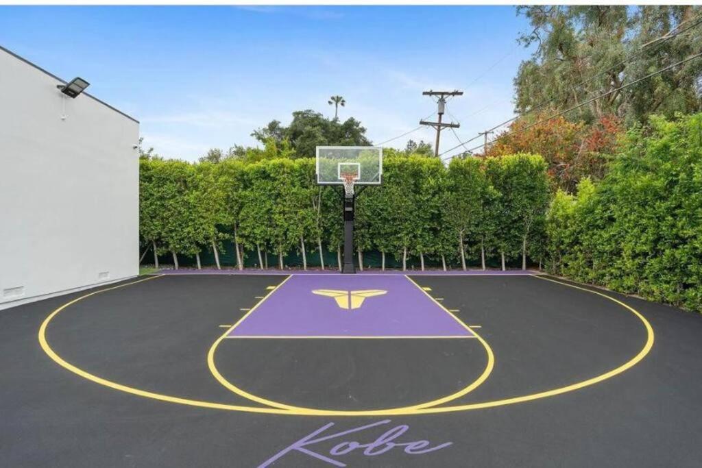 Los Angeles Vacations - Woodland Hills Modern Dribble Den - Property Image 17