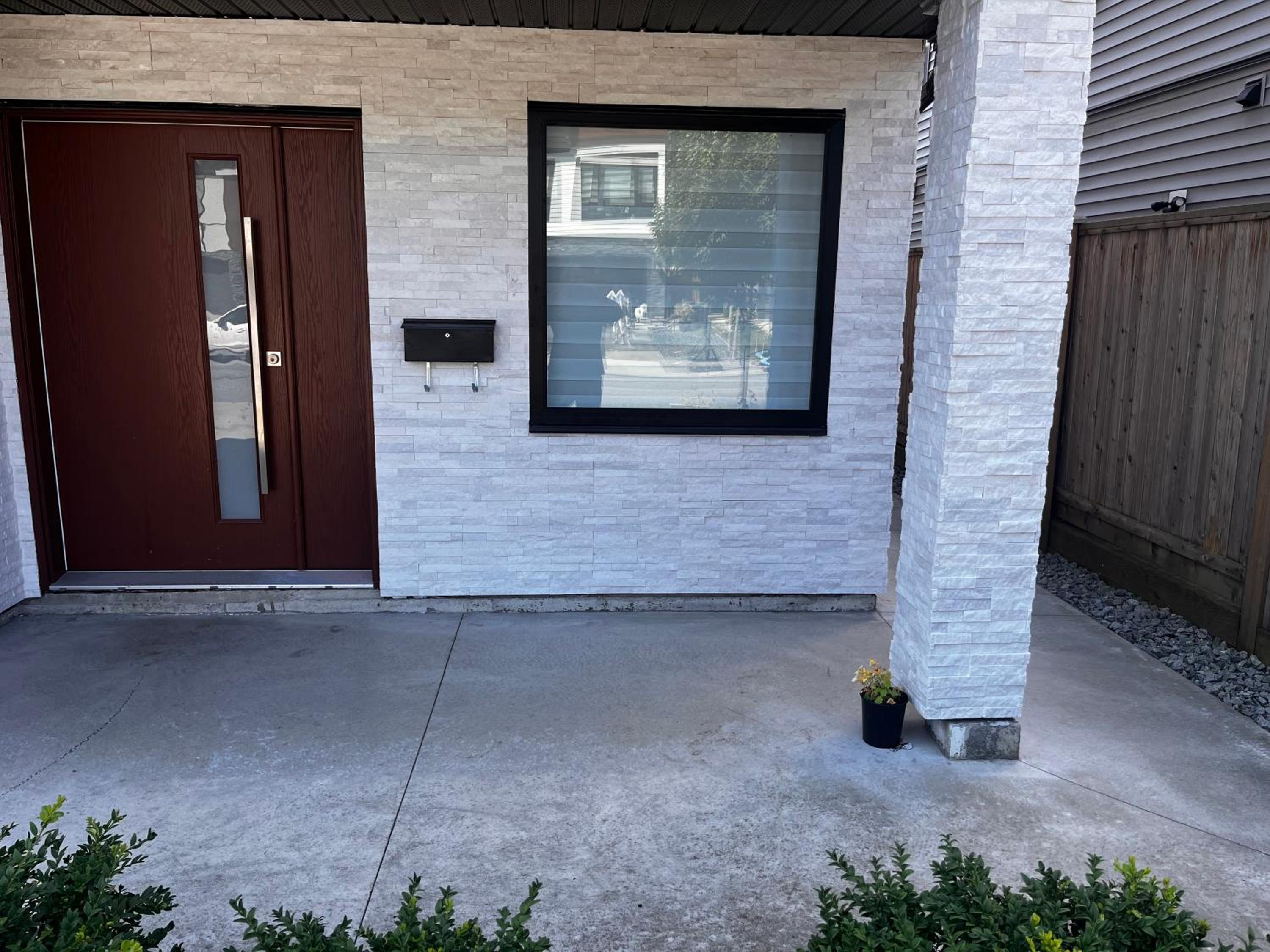 New, Spacious 2 Bedrooms in Downtown With Free Parking!