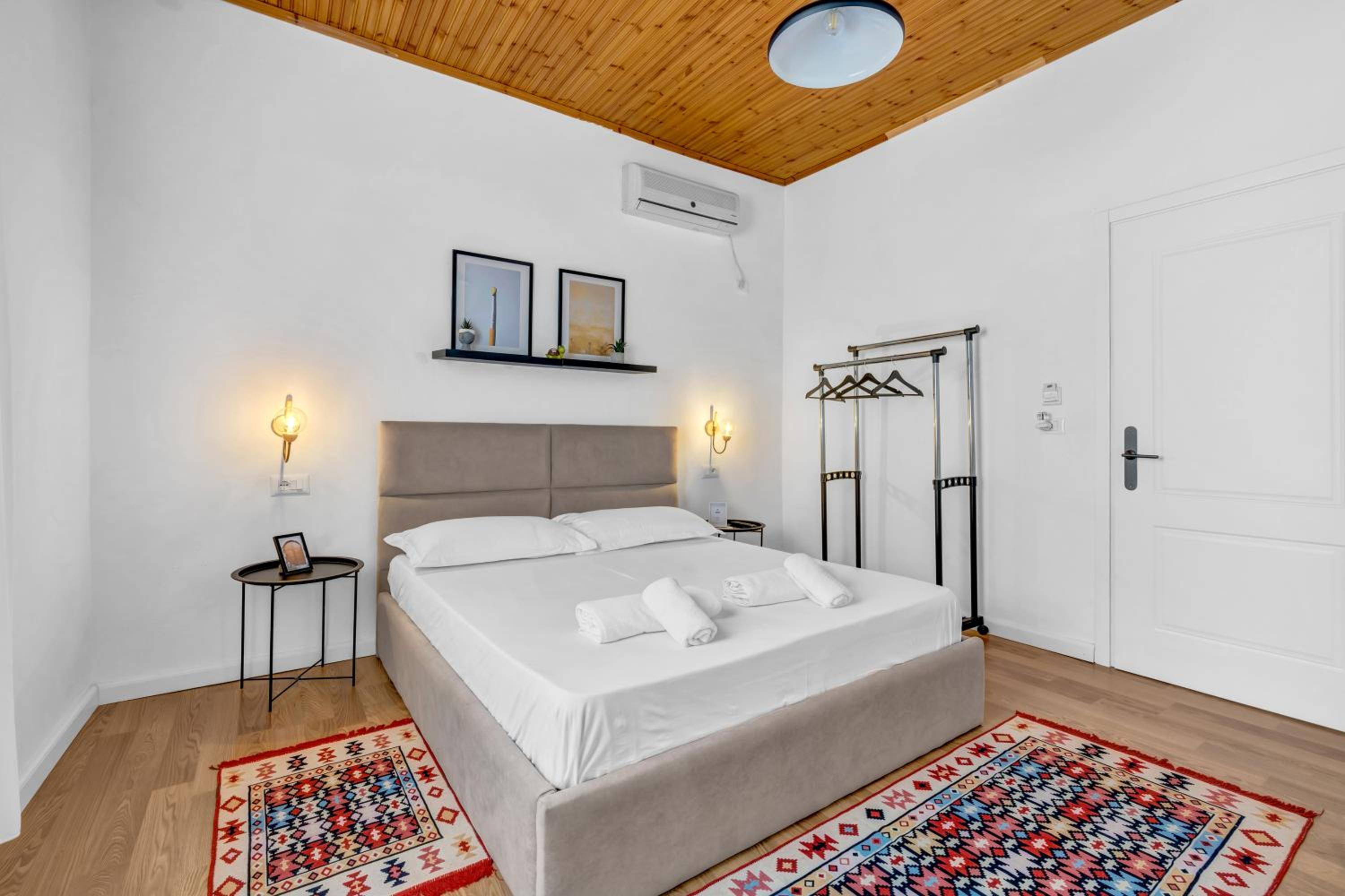 Nika's Guest House