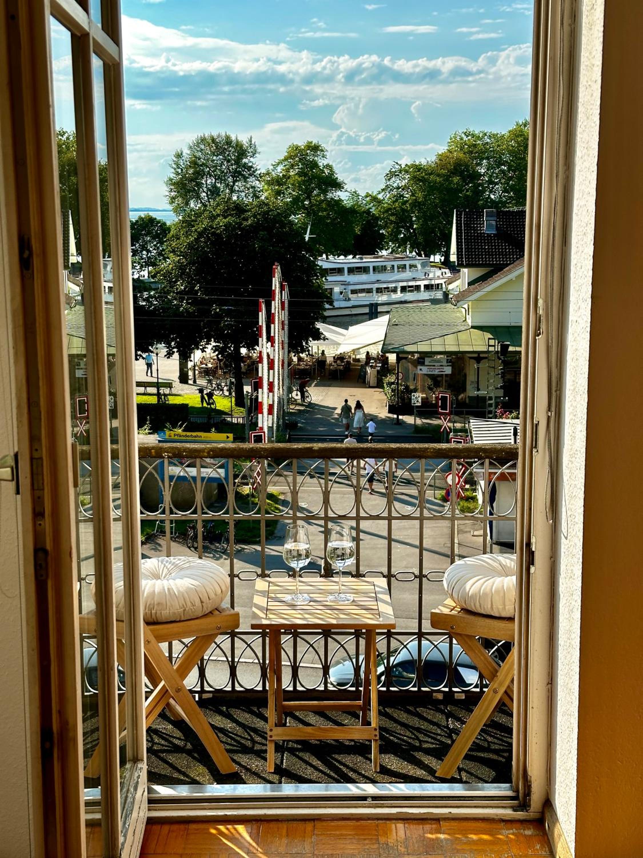 Ferienwohnung mit Balkon und Seeblick