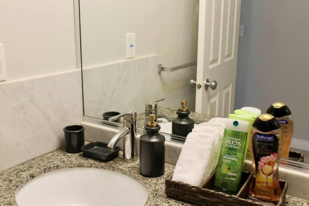 2BR near Skytrain station, Private and convenient