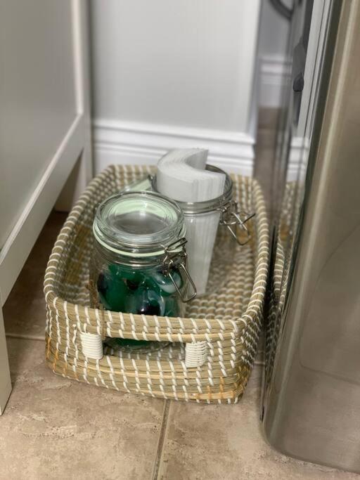 2BR near Skytrain station, Private and convenient
