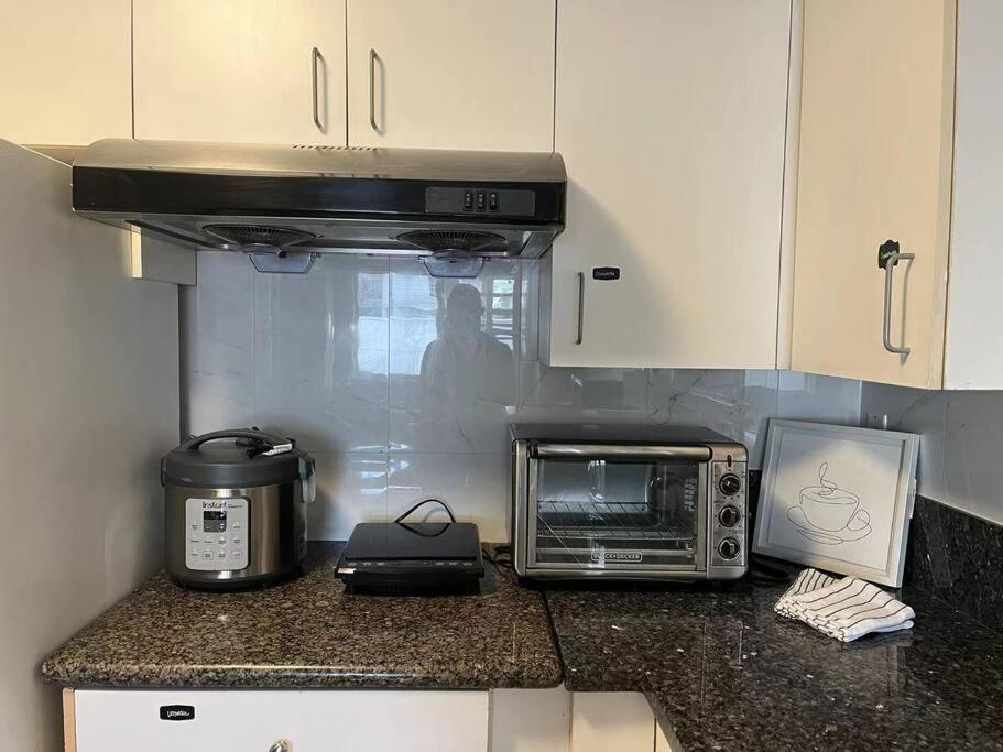 2BR near Skytrain station, Private and convenient