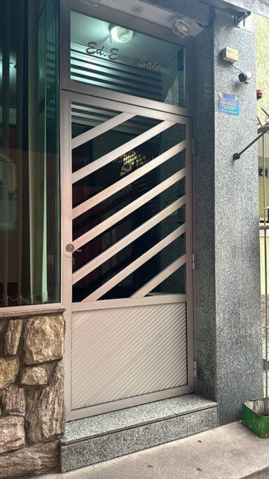 Centro NF Moderno Wi-Fi Até 4 hóspedes 2 Camas