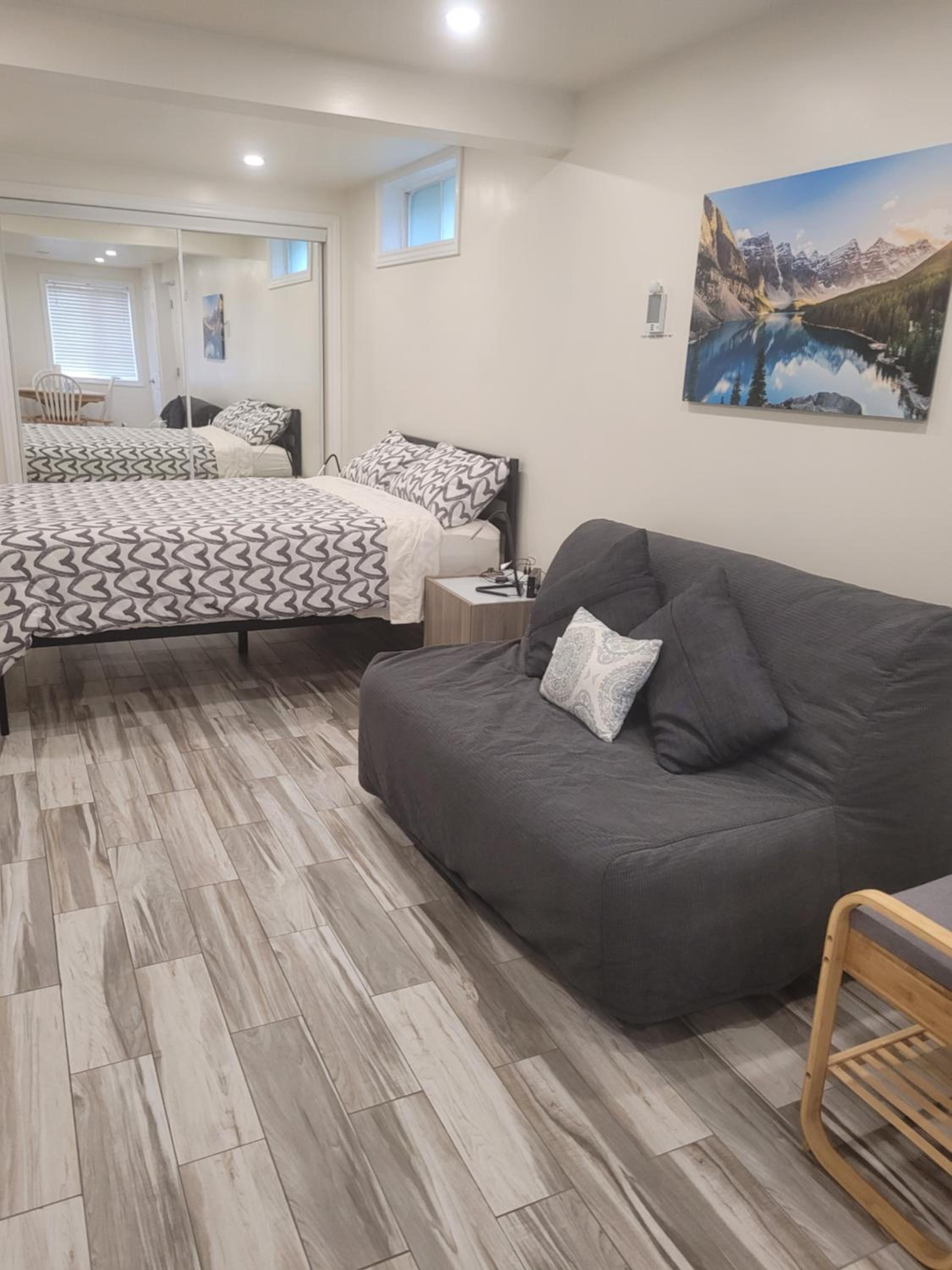 Guelph Vacations - Modern studio with kitchenette and bath - Property Image 18