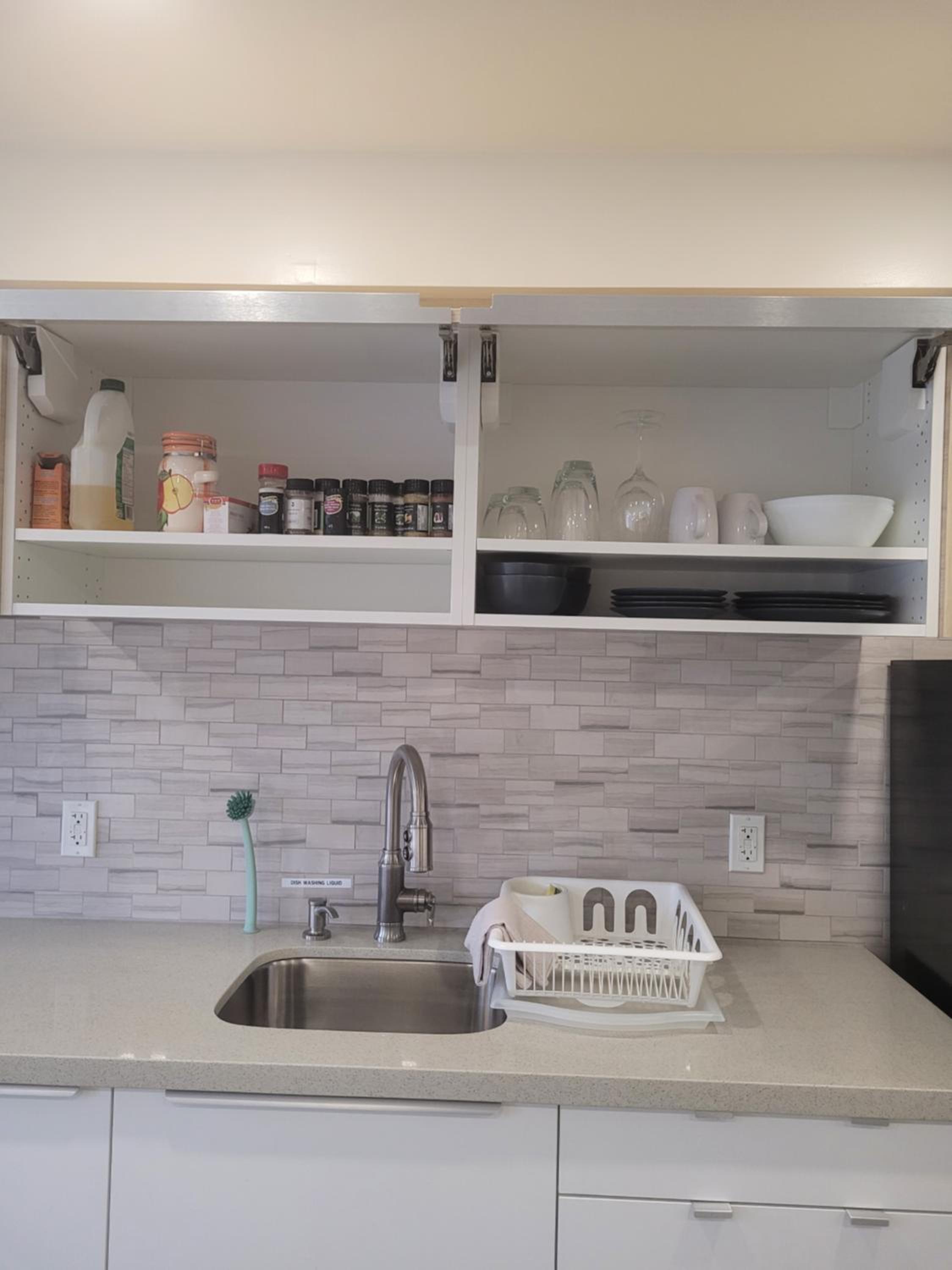Guelph Vacations - Modern studio with kitchenette and bath - Property Image 5