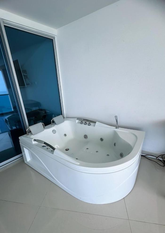 Front Ocean View Penthouse Cartagena