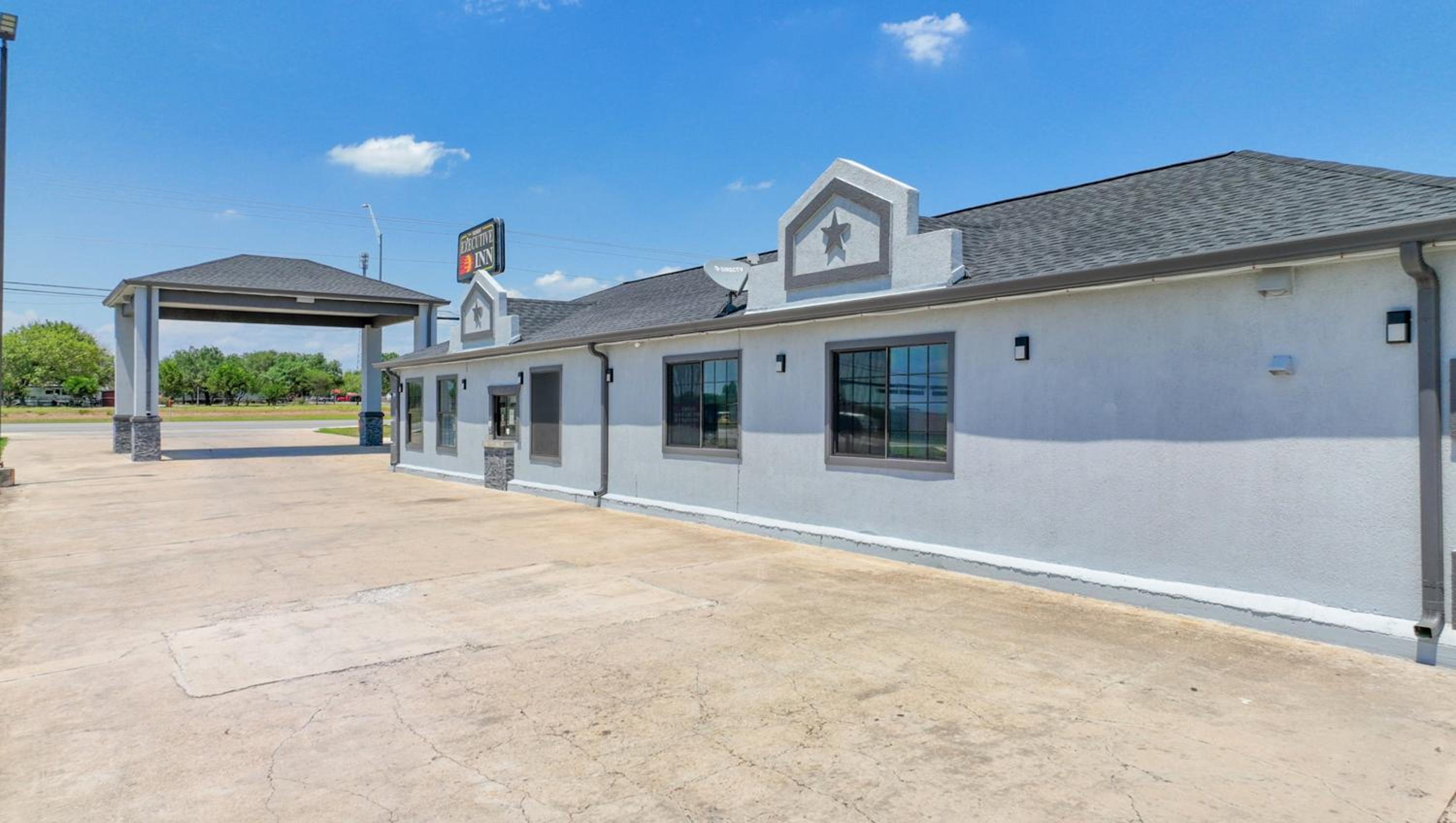 Executive Inn Hondo view 3