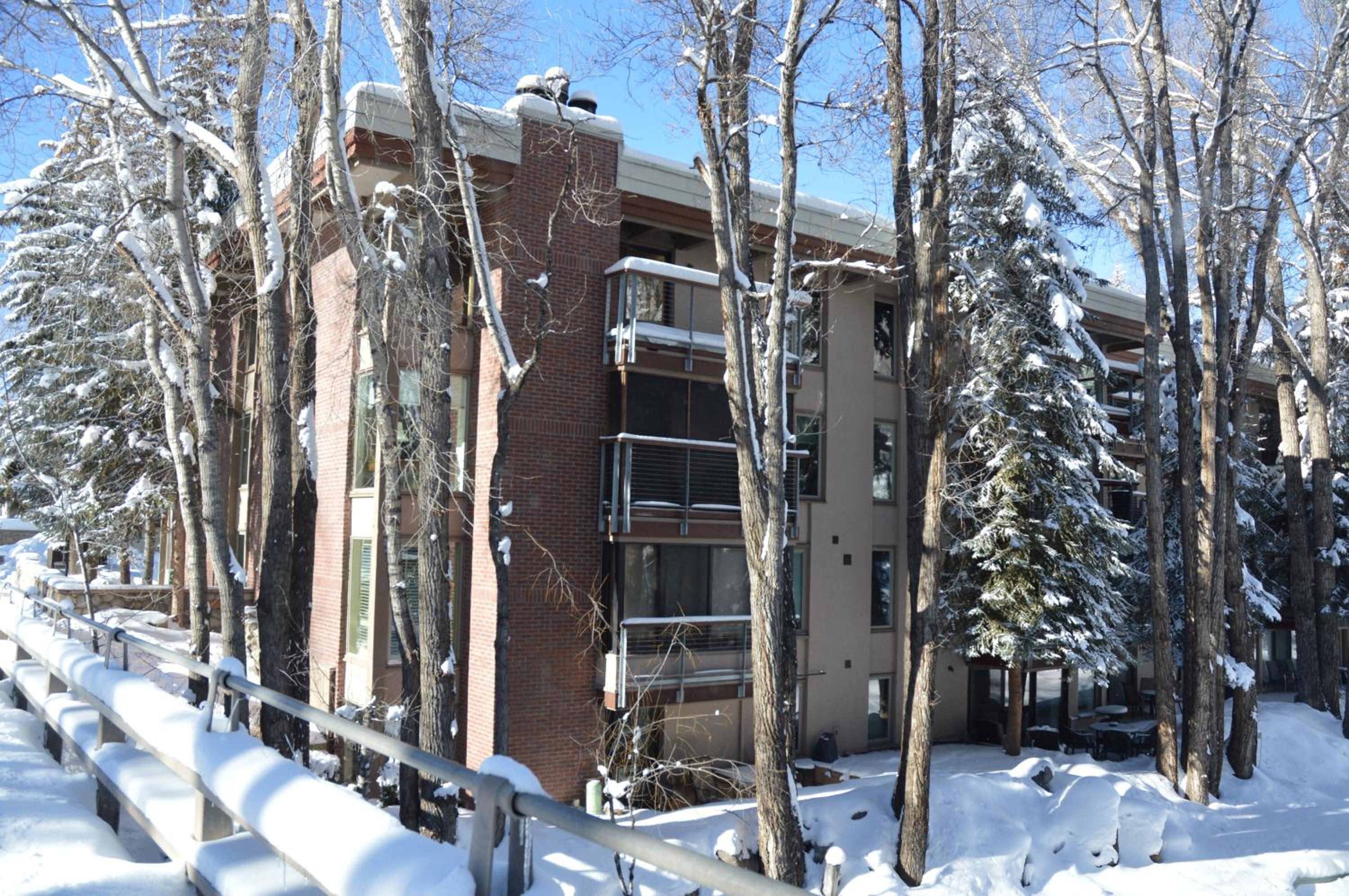 Chateau Eau Claire 9, Newly Renovated Condo with River Views, Hot Tub, Pool, Fitness Center Access view 4
