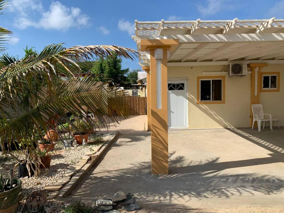 Studio apt in Aruba plus optional Portuguese cooking with Grandma