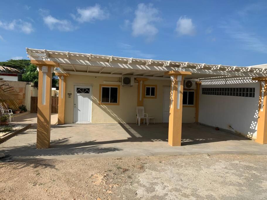 Studio apt in Aruba plus optional Portuguese cooking with Grandma