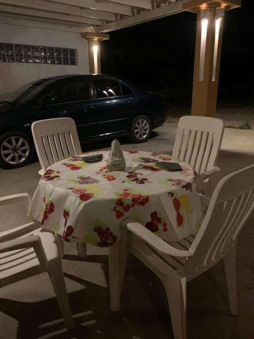 Studio apt in Aruba plus optional Portuguese cooking with Grandma