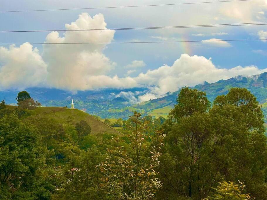 Luxury mountain top cabin steps away from Jericó