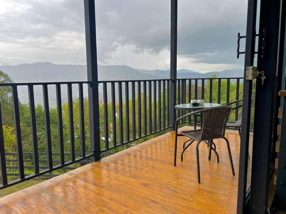 Luxury mountain top cabin steps away from Jericó