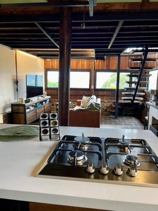 Luxury mountain top cabin steps away from Jericó