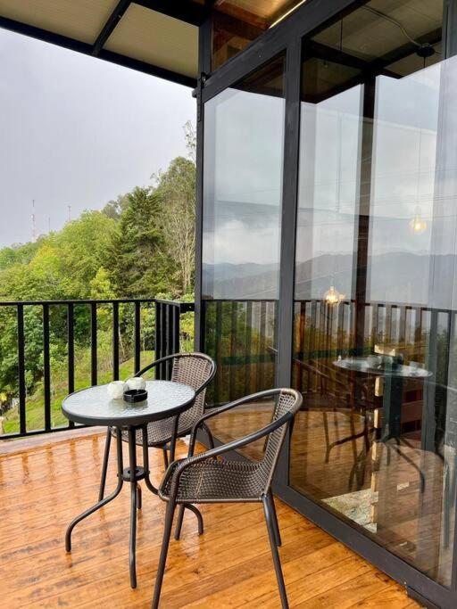 Luxury mountain top cabin steps away from Jericó