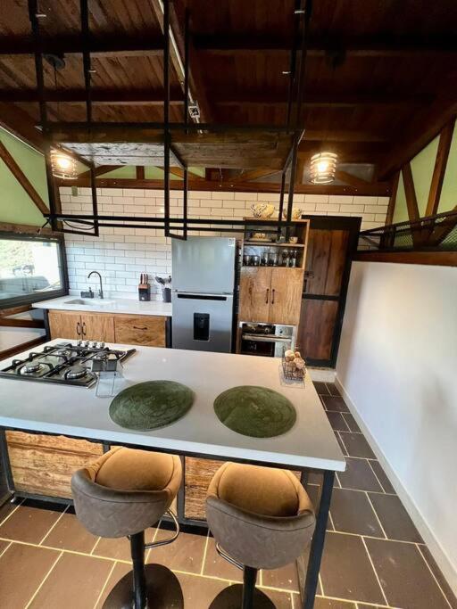 Luxury mountain top cabin steps away from Jericó