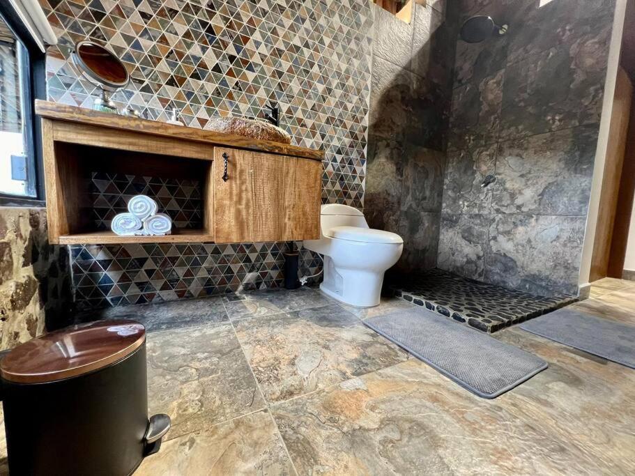 Luxury mountain top cabin steps away from Jericó