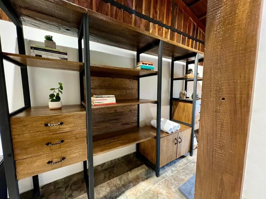 Luxury mountain top cabin steps away from Jericó