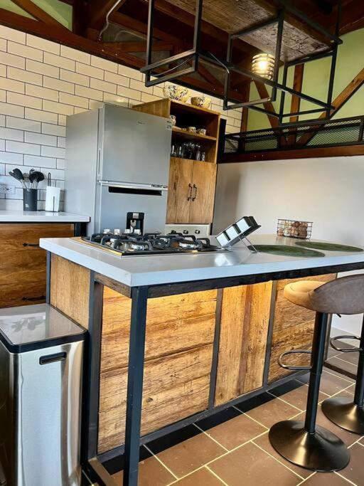 Luxury mountain top cabin steps away from Jericó