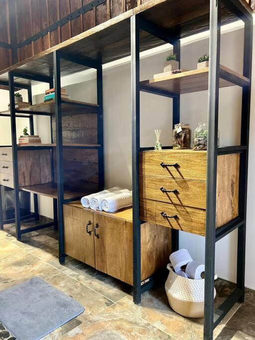 Luxury mountain top cabin steps away from Jericó