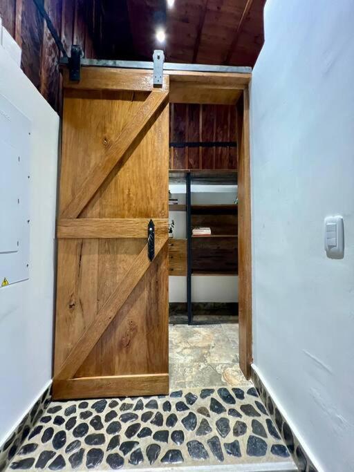 Luxury mountain top cabin steps away from Jericó