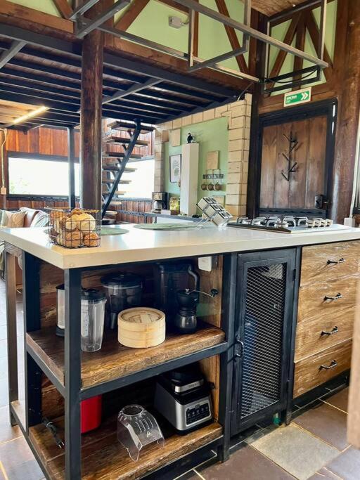 Luxury mountain top cabin steps away from Jericó
