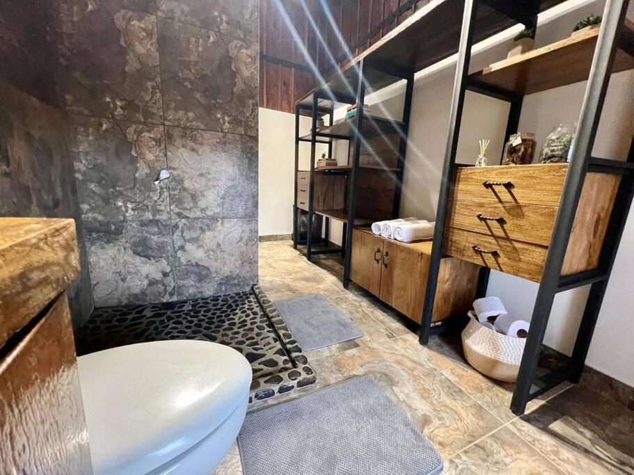 Luxury mountain top cabin steps away from Jericó