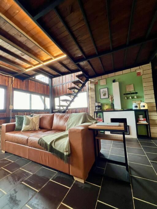 Luxury mountain top cabin steps away from Jericó