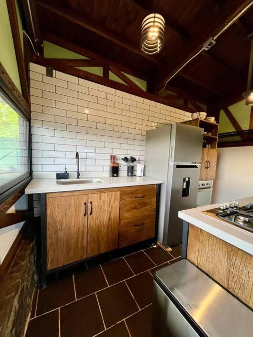 Luxury mountain top cabin steps away from Jericó